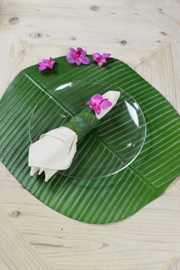 6.50 SALE PRICE! An artificial banana leaf placemat. Measures 18.5" long and 16" wide, and is embossed for a realistic look.. Tropical Place, Luau Party Supplies, Paper Lantern Lights, Love Decorations, Fiesta Tropical, Island Theme, Rustic Centerpieces, Tropical Party, Time 100