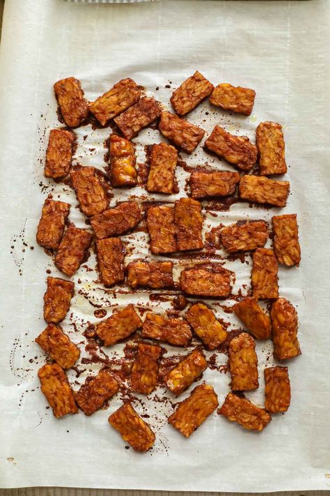 baked tempeh Easy Protein Sources, Vegan Tempeh Recipes, Recipes With Vegetable Broth, Clean Eating Food List, Baked Tempeh, Vegan Tempeh, Tempeh Recipe, Homemade Vegetable Broth, Tempeh Recipes