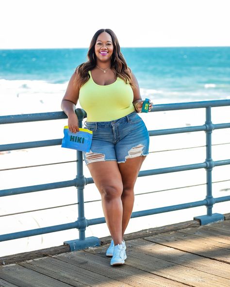 TrendyCurvy Travels: Honolulu - Trendy Curvy Plus Size Summer Outfits Big Stomach, Glam Closet, Plus Size Summer Fashion, Plus Zise, Plus Size Summer Outfits, Look Plus Size, Curvy Fashionista, Fashion Board, Curvy Girl Outfits