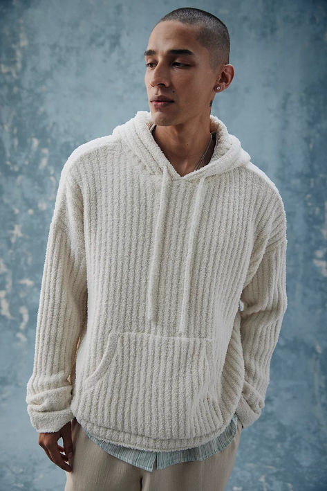 Bring boho vibes to your knitwear with this ribbed knit hoodie by BDG. Complete with an adjustable drawstring hood with a tie-up centre, drop shoulders, long sleeves and a front pouch pocket. Exclusive to UO. Eclectic Clothing Style, Nyc Clothes, Ribbed Hoodie, Urban Outfitters Men, Chic Cardigan, Retro Streetwear, Knit Hoodie, Hoodie Sweater, Pullover Sweatshirt