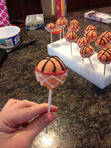 Basketball Theme Cake Pops, Space Jam Cake Pops, Diy Basketball Cupcakes, Basketball Cakepops Ideas, Cake Pops Basketball, Basketball Treat Ideas, Basketball Bake Sale Ideas, Basketball 1st Birthday Party Ideas, Basketball Theme Treats