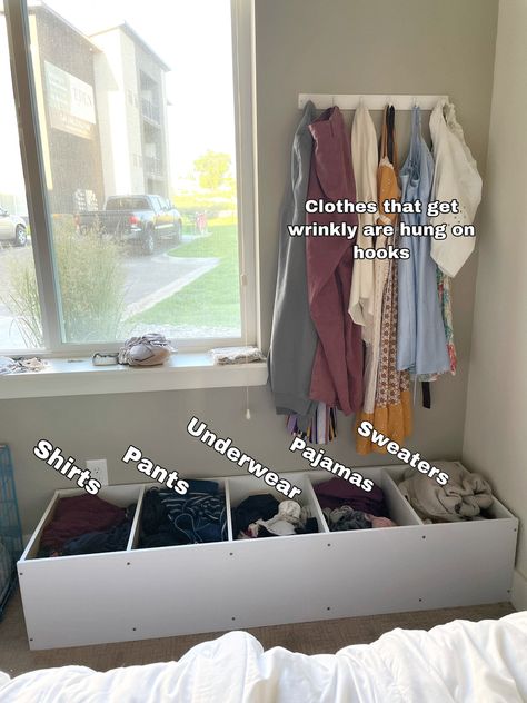 Clothing Closet Organization, Sort Clothes, Clothing Closet, Closet Hacks, Bedroom Hacks, Home Organisation, Home Organization Hacks, Storage Hacks, Moving House