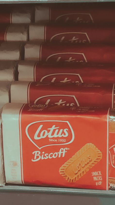 Lotus Biscoff Aesthetic, Biscoff Aesthetic, Biscoff Cookies, Lotus Biscoff, Snack Packs, Aesthetic Food, Gum, Mood Board, Lotus