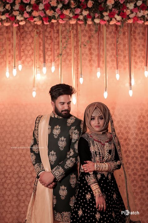 Momedian Wedding Pose, Muslim Bride Poses, Muslim Marriage Photography, Muslim Wedding Poses, Muslim Bride Photoshoot, Muslim Brides Indian, Indian Muslim Wedding, Muslim Couple Wedding, Hindu Wedding Photos