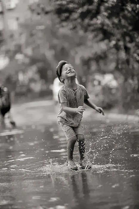 Photos that Speak, #nonverbal, #communication, MA Communication & new Journalism, Open University of Cyprus Peace Meditation, I Love Rain, Freedom Life, Love Rain, Singing In The Rain, On A Rainy Day, Photo Vintage, Dancing In The Rain, A Rainy Day