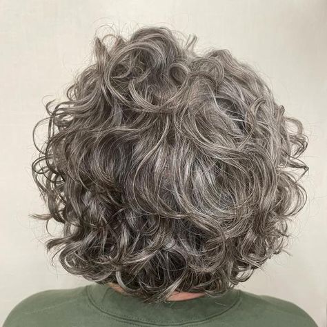 Gray Hair Rezo Bob Short Grey Hair Over 50, Wavy Curly Haircuts, Curly Gray Hair Over 50, Rezo Cut Curly Hair, Gray Curly Hair, Naturally Wavy Hair Cuts, Wavy Hair Cuts, Curly Silver Hair, Short Layered Curly Hair