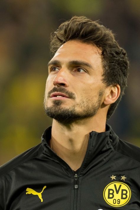 Kulti Mariana Zapata, Reiner Kulti, Dortmund Wallpaper, German Football Players, German National Team, Mats Hummels, Soccer Poster, Most Popular Memes, Soccer Boys