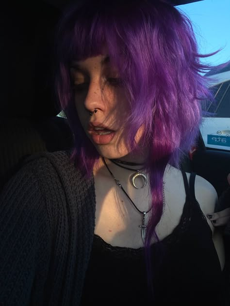 Purple Hair Inspo Short, Purple Hair Nonbinary, Bob Purple Hair, Short Purple Hair With Bangs, Purple Alt Hair, Purple Hair Face Claim, Emo Purple Hair, Half Black Half Purple Hair, Purple Goth Hair