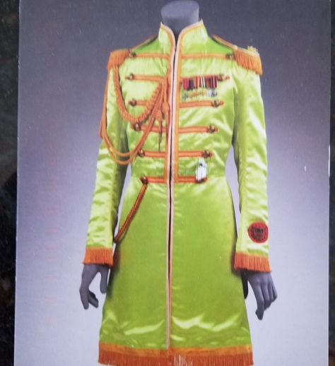 John Lennon's Sgt Peppers uniform. John Lennon Inspired Outfits, Sgt Peppers Costume, John Lennon Costume, Sargent Pepper, John Lennon Sgt Pepper, The Beatles Poster Sgt Pepper, Paul Mccartney Concert, Beatles Sgt Pepper, Sgt Pepper