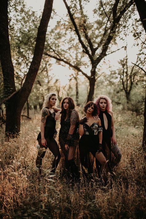 Witchy Group Photoshoot, Halloween Group Photoshoot, Group Witch Photoshoot, Best Friend Halloween Photoshoot, Viking Photoshoot, Coven Photoshoot, Witchy Photos, Witchy Shoot, Witch Shoot