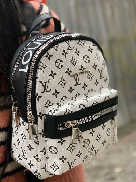 Louis Vuitton Backpack Purse, Cute Purses For School, Luxury School Bag, Tas Celine, Mochila Louis Vuitton, Tas Louis Vuitton, Girly Backpacks, Tas Lv, Lv Backpack