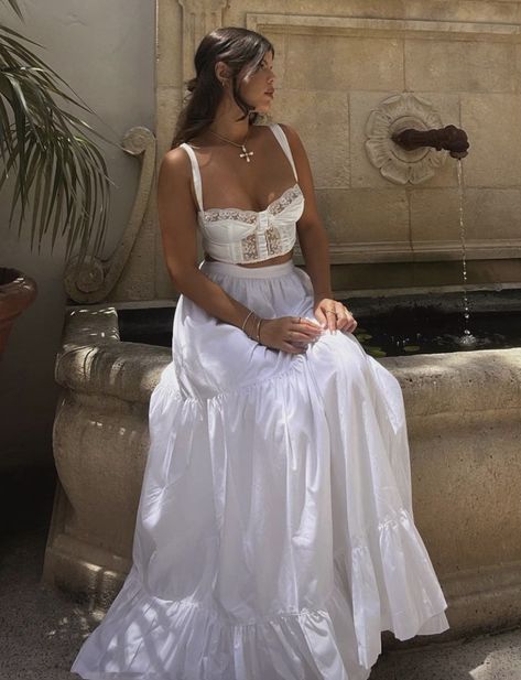 White Formal Gown, White Formal Gowns, Prom Dress White, White Prom, Earthy Outfits, White Prom Dress, Looks Party, Formal Gown, Handmade Dresses