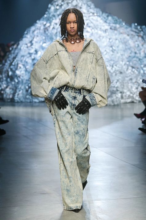 Milan Fashion Week Runway, Moda Denim, Milano Fashion Week, Denim Trends, Denim Details, Fashion Korean, Winter 2023, Denim Design, Streetwear Outfits