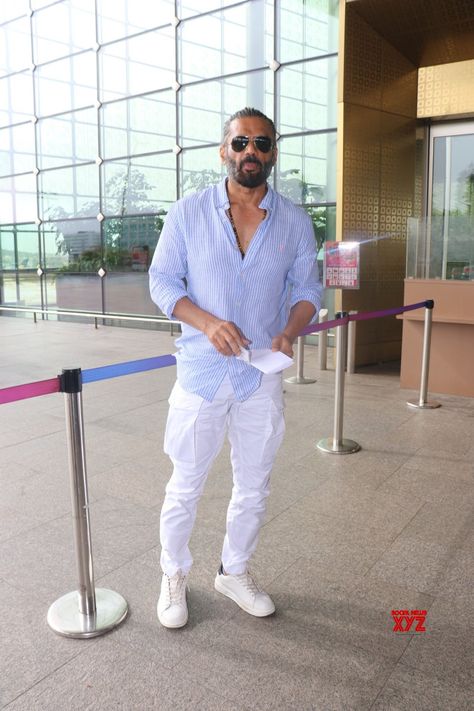 Sunil Shetty, At Airport, Lab Coat