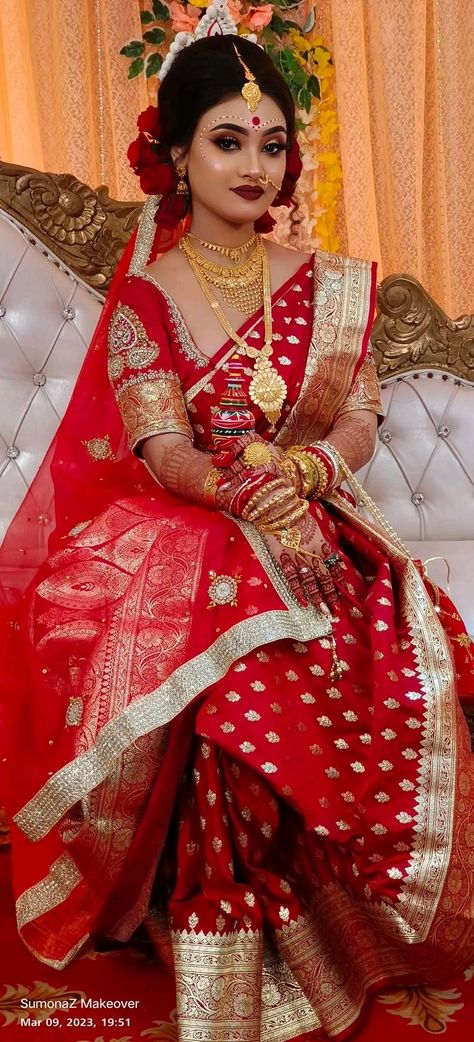 Bridal Saree Bengali, Bridal Bengali Look, Bengali Bride Photoshoot Poses, Bengali Wedding Look Bridal, Bengali Bride Blouse Designs, Bengali Bridal Makeup Wedding, Bengali Bridal Blouse Designs, Bengali Haldi Look, Bengali Bride Saree