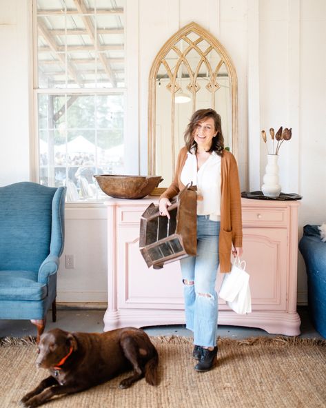 The Nester, Myquillyn Smith, reviews the new gardening book, Kitchen Garden Revival, in this article. Learn more about this breakthrough garden book and learn more about Myquillyn's unique perspective on creating a cozy minimalist home. The Nester Myquillyn Smith, Chase Chair, Myquillyn Smith, The Nester, Minimalist Decorating, Inexpensive Wall Art, White Slipcovers, Coffee Filter Wreath, Black Window Frames