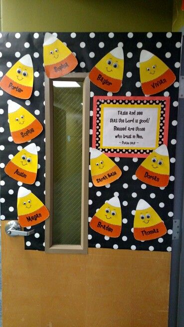 candy corn classroom door for October 2015! Preschool Classroom Door Ideas, Bulletin Board Ideas For Teachers, Unique Bulletin Board Ideas, Fall Classroom Door, Classroom Door Ideas, October Bulletin Boards, Halloween Classroom Door, November Bulletin Boards, Halloween Classroom Decorations