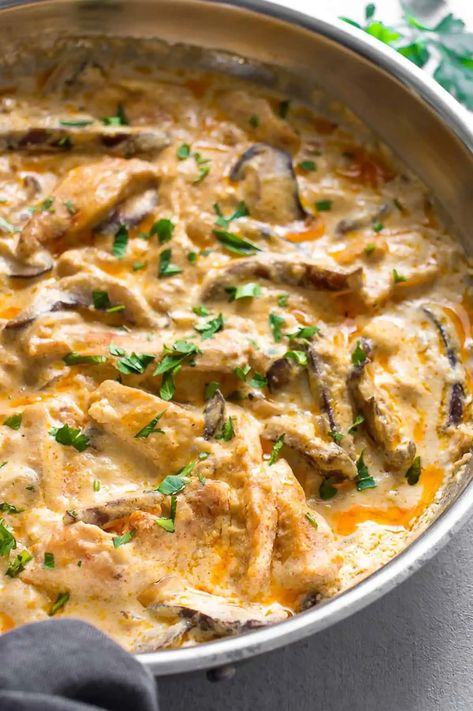 Classic Chicken Mushroom Stroganoff (Simple and Easy!) Chicken And Mushroom Stroganoff, Chicken Mushroom Stroganoff, European Dishes, Chicken Stroganoff, Chicken And Mushroom, Mushroom Stroganoff, Chicken Mushroom, Stroganoff Recipe, Shiitake Mushrooms