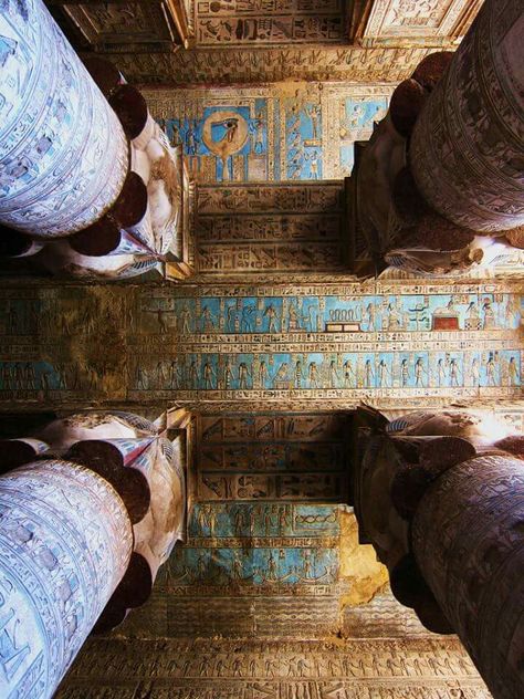 Egypt Temple Of Hathor, Starověký Egypt, Egyptian Temple, Egyptian Artifacts, Empire Romain, Egypt Art, Egyptian History, Egypt Travel, Ancient Architecture