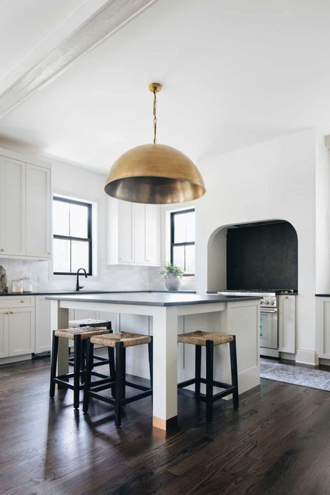 Tour a jaw-dropping dream home with inspiring design ideas in Illinois Kitchen Trends 2020, Taupe Kitchen, Organize Kitchen, Hardwood Floors Dark, Kitchens Ideas, Black Countertops, Dark Floors, Stools For Kitchen Island, Kitchen Decorations