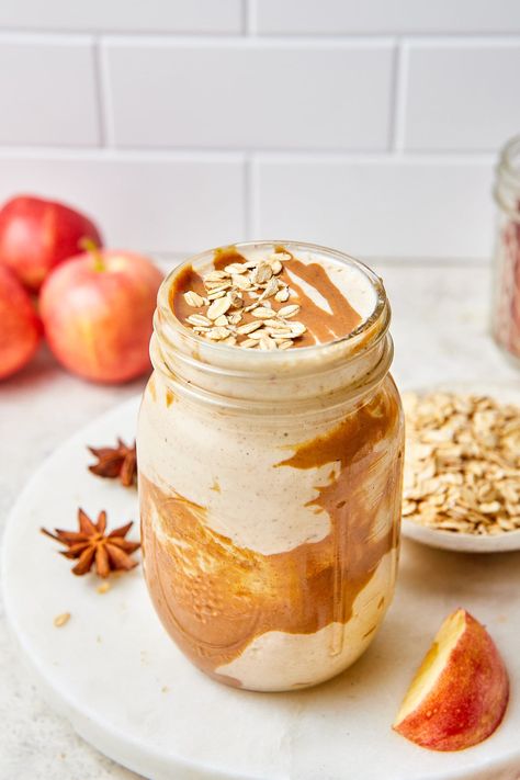 Apple Cinnamon Protein Shake, Date Smoothie Recipes Pregnancy, Apple Protein Smoothie, Fall Smoothie Recipes, Autumn Smoothie, Pecan Smoothie, Winter Smoothie Recipes, Apple Cider Smoothie, Cinnamon Roll Smoothie