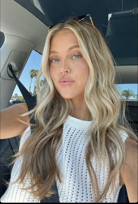 Blonde Hair All Over Color, Low Maintenance Blond, Natural Blonde With Money Piece, Blonde Hair For Olive Skin, Neutral Blonde Highlights, Bronde Haircolor With Money Pieces, Bright Money Piece, Natural Blonde Hair Color, Lived In Blonde Hair