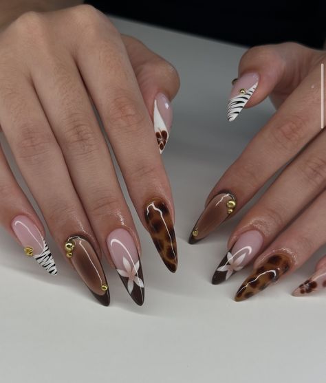 Trending Oval Nails, Different Animal Print Nails, Almond Long Nails Ideas, Birthday Sagittarius Nails, Graduation Nails Black Women, Butterfly Wings Nails, Maximalist Nails Almond, Persian Nails, Pointy Almond Nails Designs