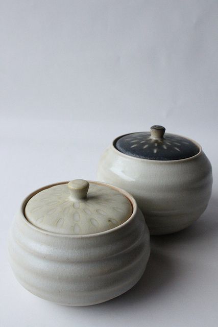 lidded container | Flickr - Photo Sharing! Lidded Jars Pottery, Pottery Shapes, Sculptures Céramiques, Ceramic Boxes, Modern Pottery, Pottery Techniques, Thrown Pottery, Ceramics Pottery Art, Ceramic Pots