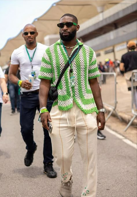 Photo: @Cheska9111/Pinterest Crochet Shirt Outfit, Black Men Summer Outfits, Mode Coachella, Coachella Outfit Men, Men Festival Outfit, Desert Wanderer, Rave Outfits Men, Coachella Fits, Vacation Outfits Men