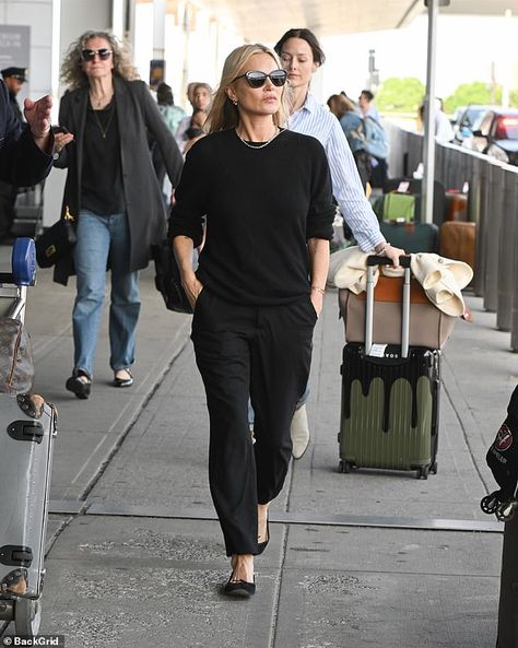 Kate Moss Airport Style, Kate Moss 2022 Street Style, Celebrity Airport Looks, Kate Moss In Paris, Kate Moss Evening Style, Black Flats Outfit, Most Comfortable Ballet Flats, Long White Coat, Stylish Travel Outfit