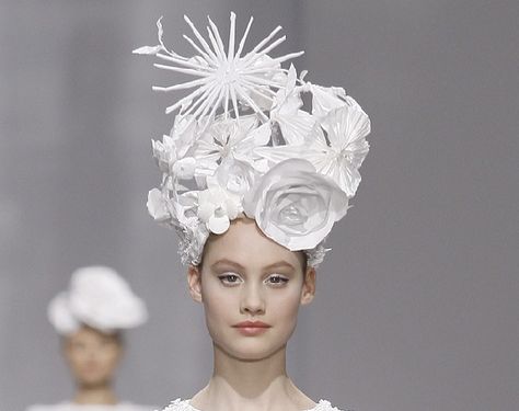 Haute Couture hats! Paper Fashion Dress, Paper Headpiece, Origami Clothing, Paper Clothes, Couture Hats, Paper Fashion, Paper Dress, Body Adornment, Futuristic Style