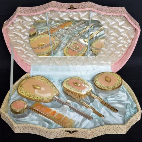 GORGEOUS VINTAGE VANITY SET IN BOX SCISSORS MIRROR BRUSH POWDER CONTAINER & MORE | #1802097209 Vintage Vanity Set, Vintage Brush Set, Mirror Sets, Antique Vanity Set, Dresser Accessories, Hand Mirrors, Vanity Sets, Antique Vanity, Vanity Box