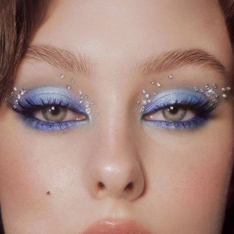 "Oh Christmas brow, oh Christmas brow, how lovely are your arches..." Rhinestone Eye Make Up, Light Blue Rhinestone Makeup, Mersister Makeup, Euphoria Makeup Pearls, Fancy Eye Makeup Looks, Rhinestone Makeup Ideas, Avatar Eye Makeup, Sea Inspired Makeup, Makeup Strass Eye