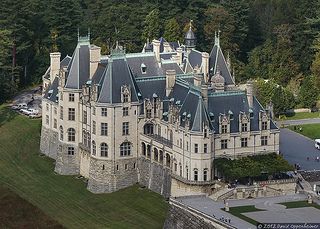 Biltmore Estate - Aerial Photo of Biltmore House | by Concert_Photos_Magazine Castle Hall, Biltmore Mansion, Biltmore Estate Asheville Nc, Lynn Anderson, Vanderbilt Mansions, Biltmore House, Chateau Versailles, Castle Mansion, The Biltmore