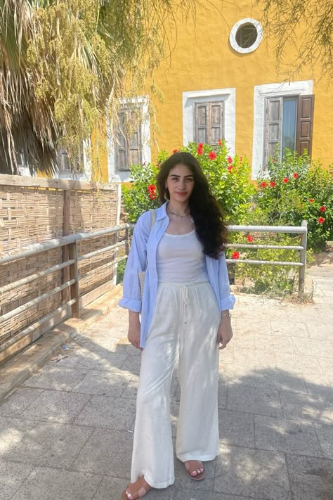 Goa Modest Outfits, Summer Indian Outfits Casual, Modest Goa Outfits, Pilgrimage Outfit, Dresses To Wear In Goa, Goa Outfits Women, Goa Fits, Aesthetic Outfits Modest, Outfits For India