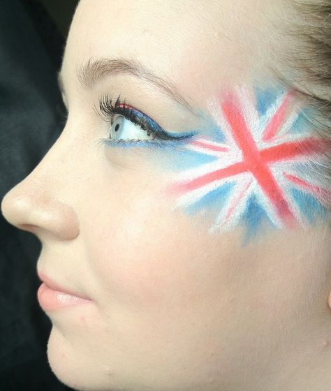 The queens jubilee. Union Jack makeup look. Flag Makeup Ideas, England Face Paint, Jubilee Face Paint, British Festival, British Passport, Makeup Revolution London, Flag Face, Flag Painting, Union Jack Flag