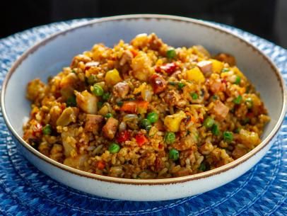 Khao Pad, Pineapple Fried Rice Recipe, Spam Fried Rice, Microwave Sweet Potato, Thai Fried Rice, Pineapple Fried Rice, Chinese Sausage, Cooking White Rice, Tv Food