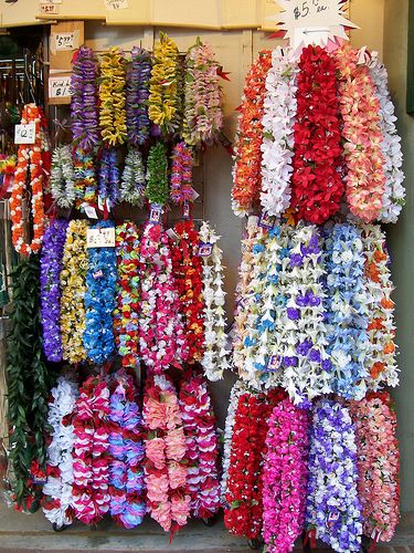 Real Life Baby Dolls, Flower Garland Wedding, Flower Lei, Graduation Leis, Hawaiian Lei, Hawaii Party, Ganpati Decoration, Hawaiian Culture, Aloha Hawaii