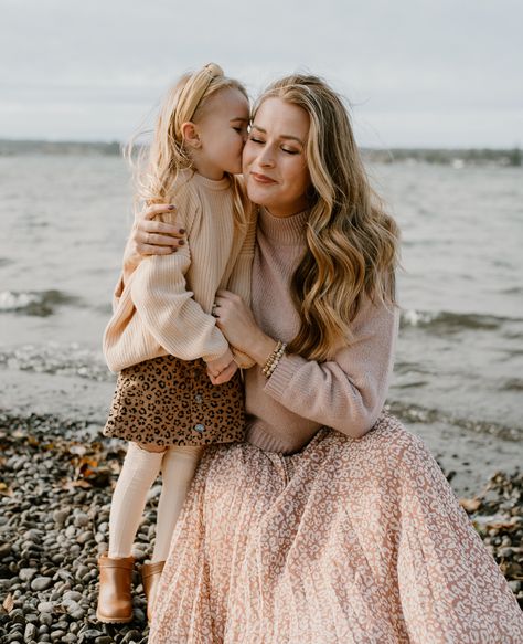 Lake Family Photoshoot, Family Photos With Baby, Golden Hour Photography, Coordinating Outfits, Natural Light Photography, Capture Memories, Family Posing, At The Lake, Family Photo Sessions