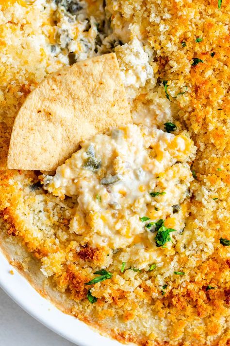 Need a creamy and spicy vegan game day snack? Whip up this 30-minute Vegan Jalapeno Popper Dip! Made with a cashew cream base, jalapenos, and vegan cheese, this easy baked dip is completely addictive! Vegan Jalapeno Poppers, Nora Cooks, Vegan Cheddar Cheese, Jalapeno Popper Dip, Popper Dip, Vegan Party Food, Vegan Snack Recipes, Party Dip, Vegan Cheddar