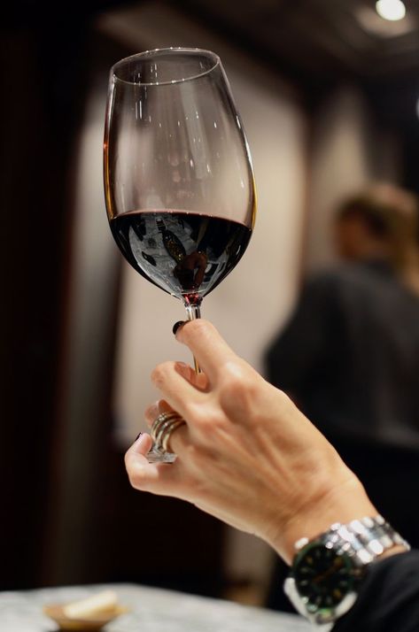 Learn the art of wine dinner etiquette to impress your date and elevate your dining experience. Discover how to make a lasting impression. Art Du Vin, Wine Photography, Wine Wednesday, Wine Quotes, Wine Art, Wine Cheese, Wine Time, Wine And Dine, Wine Making