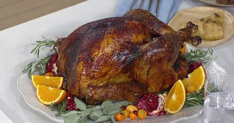 Chef Erin French makes a smokey tea-brined turkey and unfussy apple pie that are both perfect for any Thanksgiving celebration. Erin French, Brined Turkey, Perfect Roast Turkey, Roast Turkey Recipes, Perfect Turkey, Turkey Brine, Mashed Potato Recipes, Travel Tech, Cooking Turkey