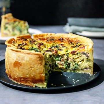 Vegetables Quiche, Spring Brunch Ideas, Spring Quiche, Sandwich Meals, Emmental Cheese, Vegetable Quiche, Toast In The Oven, Bacon And Cheese, Egg Dishes