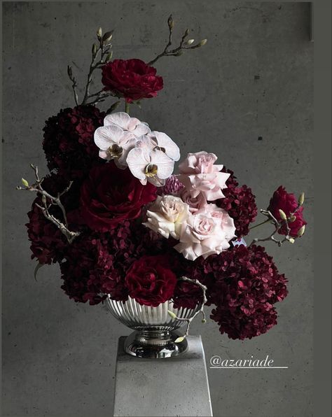 Emo Wedding Bouquet, Dark And Moody Flowers, Dark And Moody Wedding Florals, Dark Academia Floral Arrangements, Red And Purple Table Decorations, Dark Pink Flower Arrangements, Dark Moody Flowers, Dark Romantic Wedding Flowers, Burgundy Wedding Aesthetic