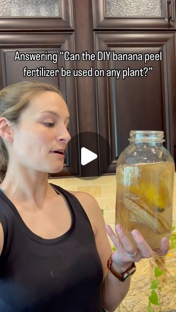 Collins Country on Instagram: "Answering: “Can the DIY Banana Peel Fertilizer be used on any plant?!?” 🤔

YES IT CAN! Just change the time that the banana peels soak in the water. For acid plants, allow to steep for at least two weeks. For plants that like a more neutral soil, only steep for 3 days. It’s that easy! 
Banana peel fertilizer is high in potassium, which increases root growth and improves drought resistance. It’s also high in calcium, which prevents blossom end rot.
This fertilizer works great on any plant, but it’s especially good on tomatoes, peppers and flowers. Do it and teach those kids too:)

#homestead #gardening #gardeningtips #tipsandtricks #moneysavingtips #nowaste #nowasteliving #savemoney #diy #homemade #makeyourown #growyourownfood #organic #organicgardening #toma Orange Peel Water For Plants, Banana Peel Water For Plants, Banana Water Fertilizer, Banana Fertilizer How To Make, Banana Peel Fertilizer, Diy Potassium Fertilizer, Diy Fertilizer, Banana Peel, Fruit Peel