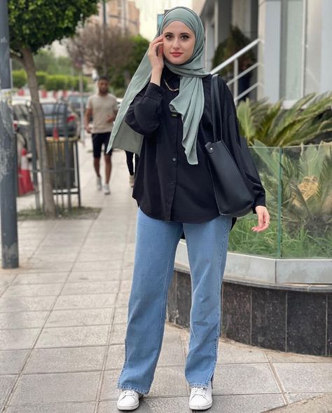 University Outfit, Street Hijab Fashion, Hijab Fashionista, Modesty Outfits, Muslim Fashion Outfits, Muslimah Fashion Outfits, Hijab Fashion Inspiration, Easy Trendy Outfits, Muslimah Fashion