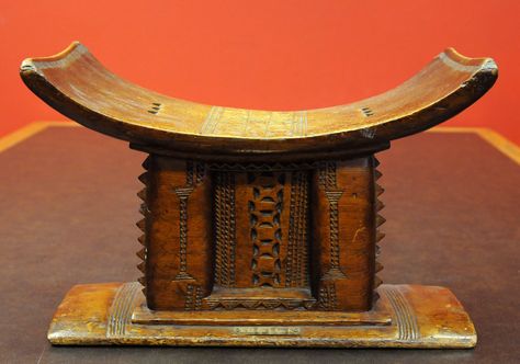 Songhai Empire Seat Ashanti Empire, Songhai Empire, Ashanti People, Law Library, African Furniture, African Sculptures, Art Premier, Organic Lines, Surface Decoration