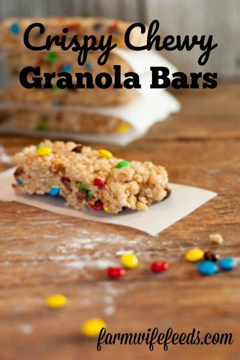 Crispy Chewy Granola Bars from Farmwife Feeds are a perfect combination of oats and Rice Krispies with just about any thing else you love added in. #granolabars #oats #recipe Protein Foods For Kids, Recipes Using Rice Krispies, Crispy Granola, Best Granola Bars, Homemade Cereal, No Bake Granola Bars, Healthy Granola Bars, Protein Bars Homemade, Chewy Granola Bars