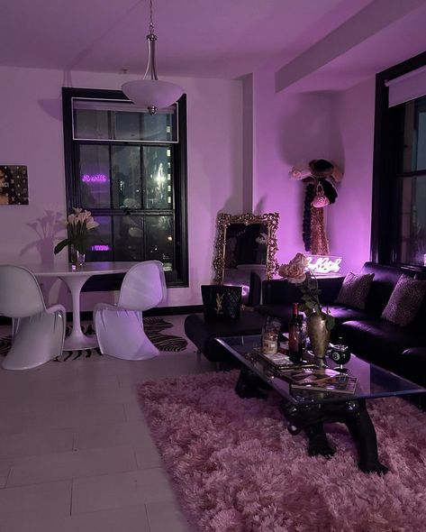 Pink And Black Room, Girl Apartment Decor, Deco House, Girly Apartment Decor, First Apartment Decorating, Apartment Living Room Design, Dream Apartment Decor, Future Apartment Decor, Pinterest Room Decor