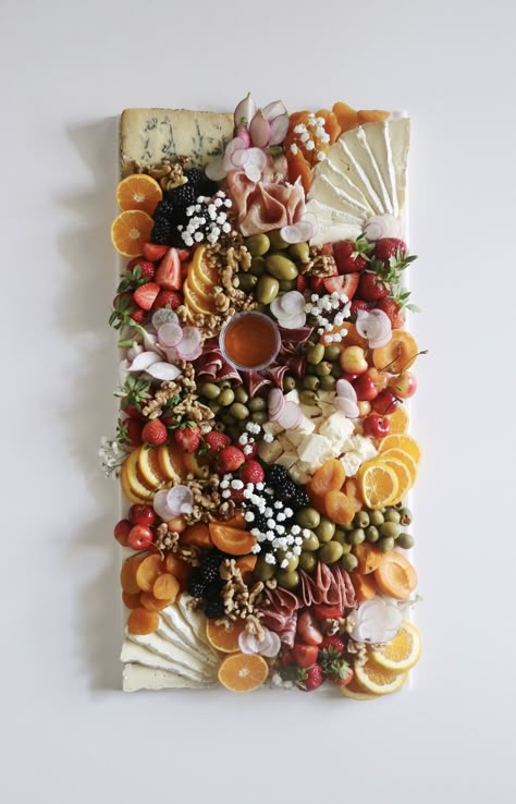 Sommer Mad, Wedding Platters, Meat Platter, Party Food Buffet, Charcuterie Inspiration, Charcuterie Platter, Snack Board, Charcuterie And Cheese Board, Charcuterie Recipes